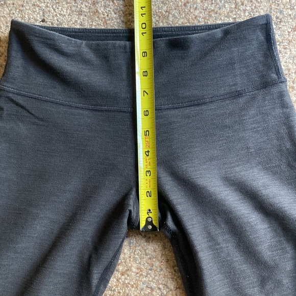 Lululemon yoga pants size 6 - Picture 10 of 10